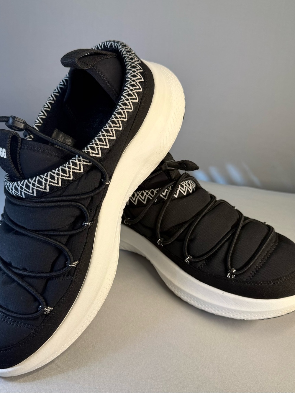 UGG Black and White Slip-On Platform Sneakers Men’s size 10.5 Insulated